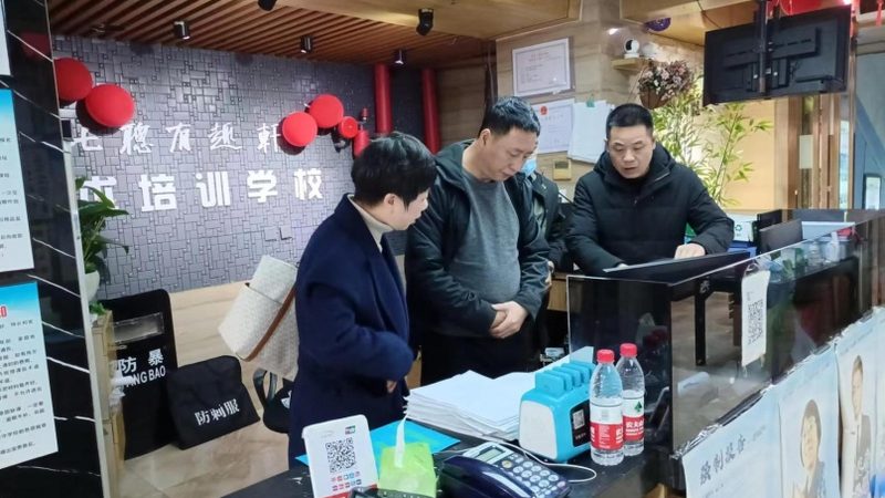 成人高考成绩查询通常有以下几个入口：